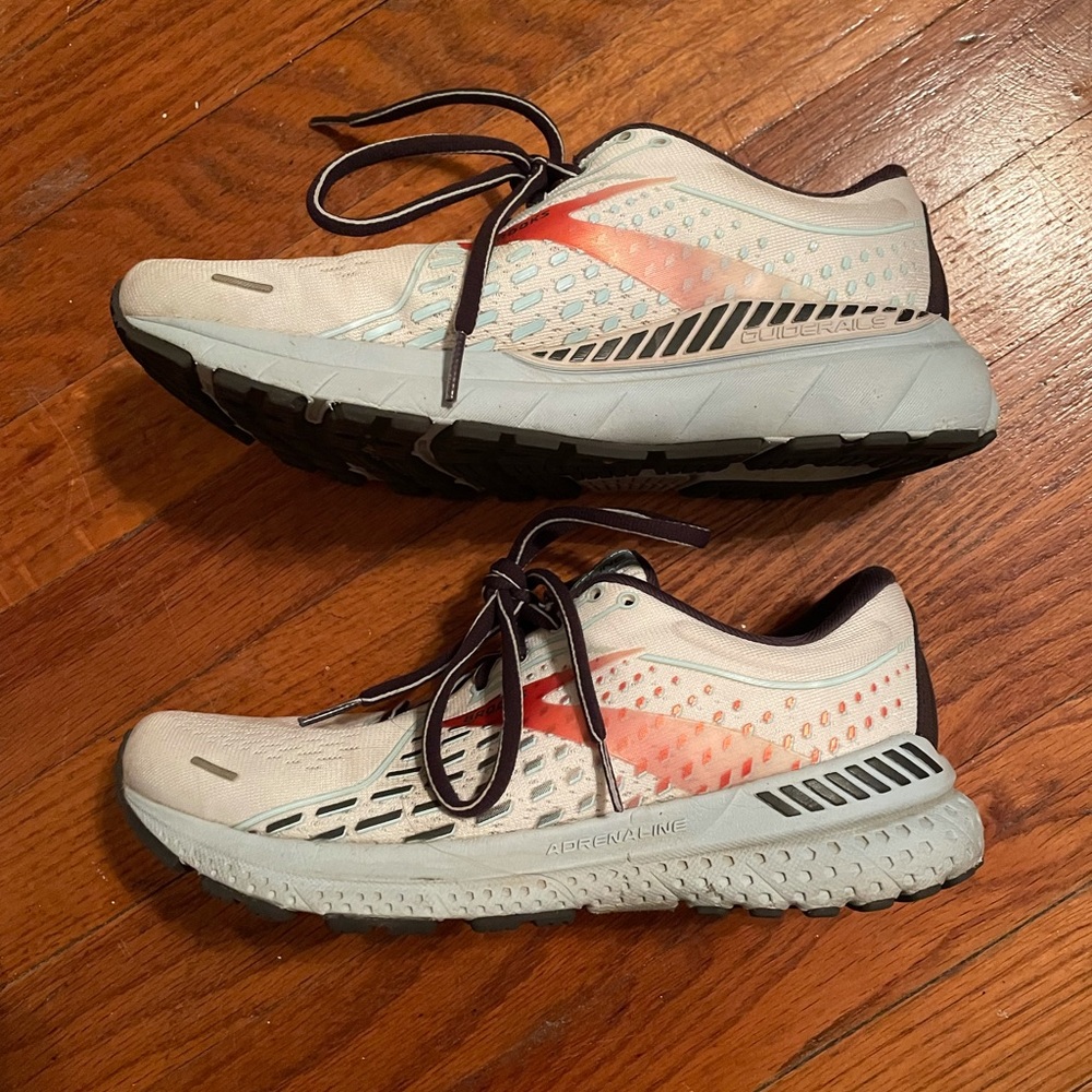 Brooks Adrenaline GTS 21 White Alloy